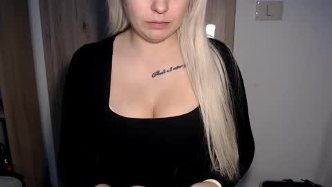 Teeyara  online show from 12.14.25