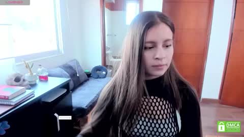 Snapshot of temptressweet chatting on 10.08.25 Scar online show from 10.08.25