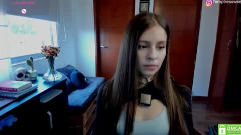 Snapshot of temptressweet chatting on 10.30.25 Scar online show from 10.30.25