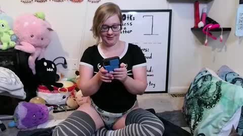 Pixie and Tentacle Overlord online show from 11.26.25