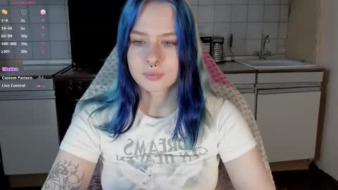 Snapshot of tender__kitty chatting on 09.14.25 Sue online show from 09.14.25