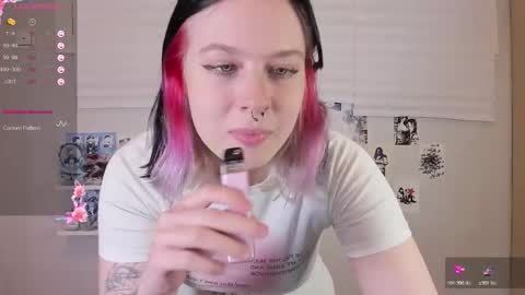 Snapshot of tender__kitty chatting on 11.25.25 Sue online show from 11.25.25