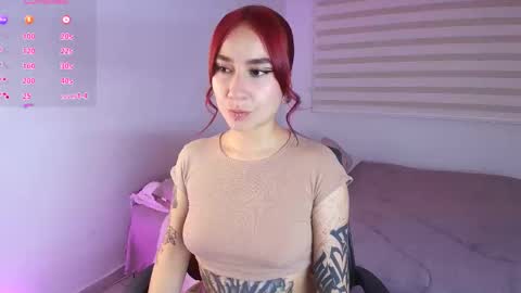 Snapshot of tender_dust chatting on 11.08.25 tender_dust online show from 11.08.25