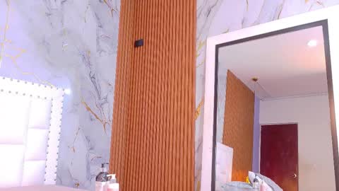 Snapshot of tendermommy chatting on 02.14.26 Tatiana online show from 02.14.26