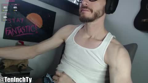 Snapshot of teninchty chatting on 12.17.25 Ty online show from 12.17.25