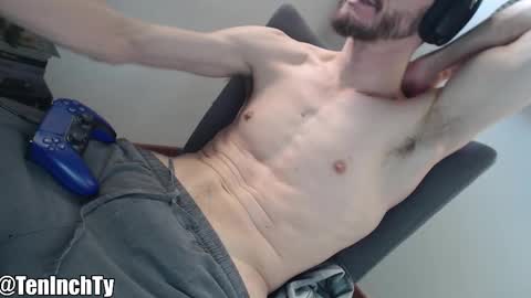 Snapshot of teninchty chatting on 12.19.25 Ty online show from 12.19.25