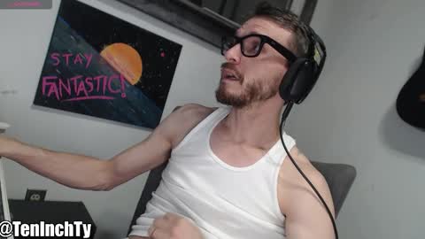 Snapshot of teninchty chatting on 12.22.25 Ty online show from 12.22.25