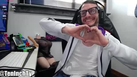 Snapshot of teninchty chatting on 02.10.26 Ty online show from 02.10.26