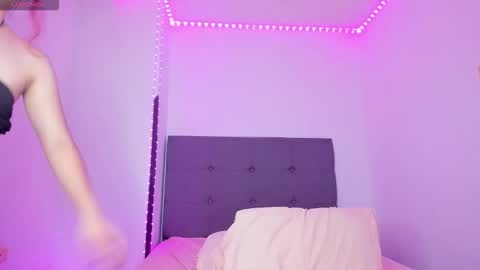 Snapshot of tessa_evanss chatting on 11.15.25 Tessa online show from 11.15.25