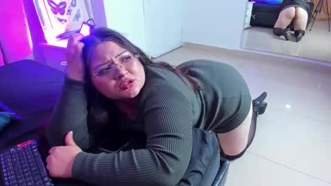 Snapshot of tessa_sinclaire chatting on 09.30.25 TERESA online show from 09.30.25