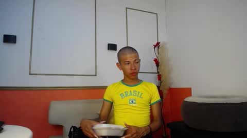 Snapshot of tessachains chatting on 11.19.25 tessachains online show from 11.19.25