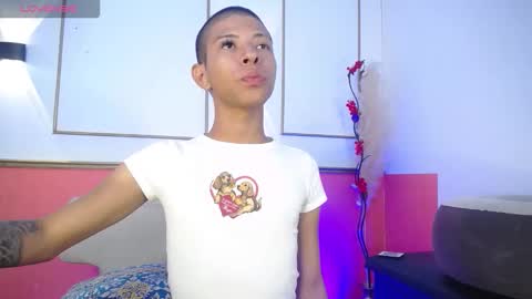 Snapshot of tessachains chatting on 11.27.25 tessachains online show from 11.27.25