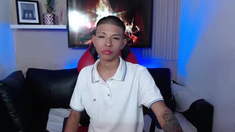 Snapshot of tessachains chatting on 12.01.25 tessachains online show from 12.01.25