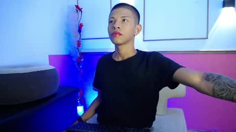 Snapshot of tessachains chatting on 12.04.25 tessachains online show from 12.04.25