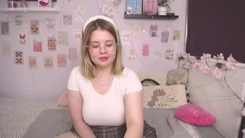 Snapshot of tesspleasure chatting on 01.11.25 TESSA online show from 01.11.25