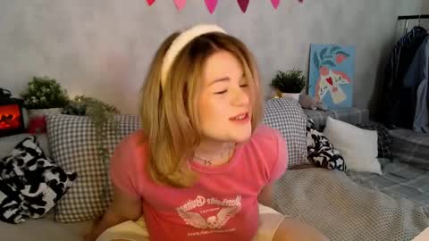 Snapshot of tesspleasure chatting on 02.12.25 TESSA online show from 02.12.25