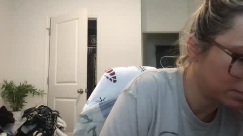 Snapshot of texas_blonde chatting on 10.06.25 Daphne Summers online show from 10.06.25