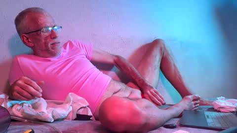 Snapshot of texpig chatting on 09.09.25 TexPig online show from 09.09.25