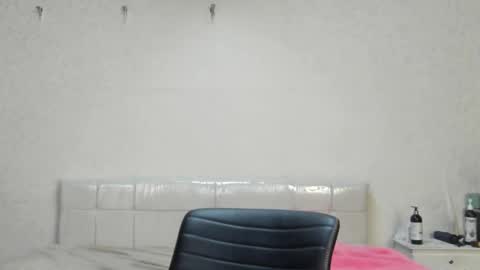 Snapshot of teylor_creed chatting on 02.08.25 teylor creed online show from 02.08.25