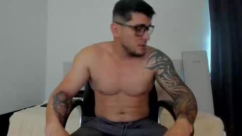 Snapshot of teylor_creed chatting on 10.04.25 teylor creed online show from 10.04.25