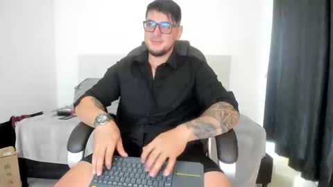 Snapshot of teylor_creed chatting on 10.18.25 teylor creed online show from 10.18.25