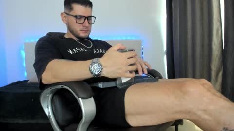 Snapshot of teylor_creed chatting on 12.19.25 teylor creed online show from 12.19.25