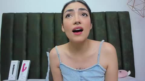 Snapshot of thailycherry chatting on 11.03.25 Thaily online show from 11.03.25