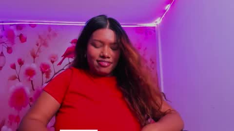 Snapshot of thais_waldrof chatting on 11.15.25 Andreina online show from 11.15.25