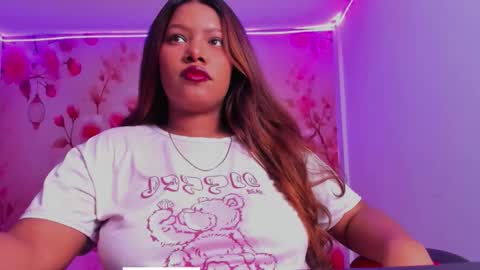 Snapshot of thais_waldrof chatting on 11.17.25 Andreina online show from 11.17.25