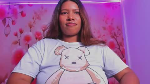 Snapshot of thais_waldrof chatting on 11.22.25 Andreina online show from 11.22.25