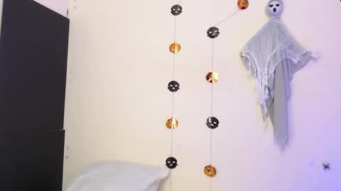 Snapshot of thalia_anderson chatting on 10.31.25 Thalia Anderson online show from 10.31.25