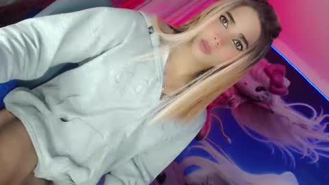 Thalia Girl online show from 02.28.25