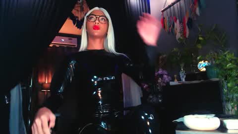 Thalia Saint online show from 09.23.25