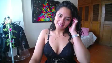 Snapshot of thaliacooper chatting on 12.10.24 online show from 12.10.24