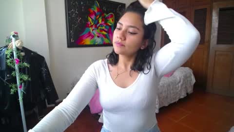 Snapshot of thaliacooper chatting on 12.11.24 online show from 12.11.24