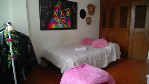 Snapshot of thaliacooper chatting on 12.15.24 online show from 12.15.24