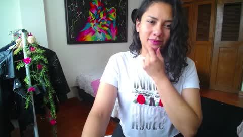 Snapshot of thaliacooper chatting on 12.19.24 online show from 12.19.24