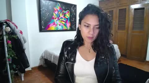 Snapshot of thaliacooper chatting on 12.22.24 online show from 12.22.24