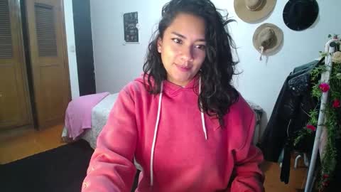 Snapshot of thaliacooper chatting on 01.25.25 online show from 01.25.25