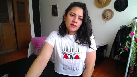 Snapshot of thaliacooper chatting on 02.05.25 online show from 02.05.25