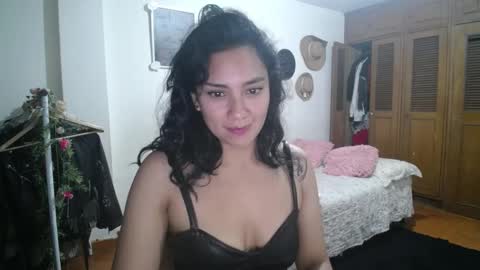 Snapshot of thaliacooper chatting on 03.02.25 online show from 03.02.25