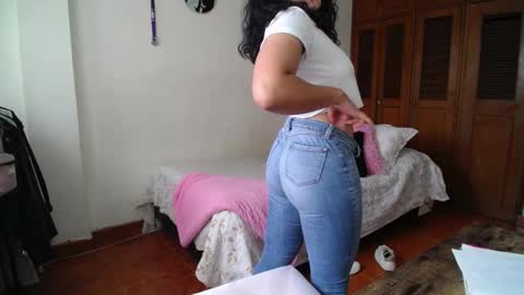 Snapshot of thaliacooper chatting on 09.08.25 online show from 09.08.25