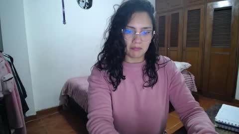 Snapshot of thaliacooper chatting on 09.22.25 online show from 09.22.25