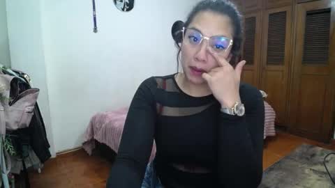 Snapshot of thaliacooper chatting on 09.27.25 online show from 09.27.25