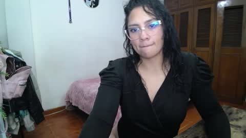 Snapshot of thaliacooper chatting on 09.28.25 online show from 09.28.25