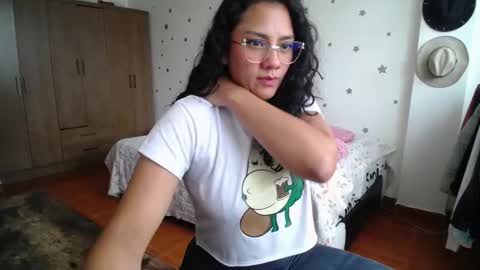 Snapshot of thaliacooper chatting on 10.22.25 online show from 10.22.25