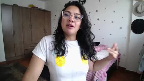 Snapshot of thaliacooper chatting on 12.04.25 online show from 12.04.25