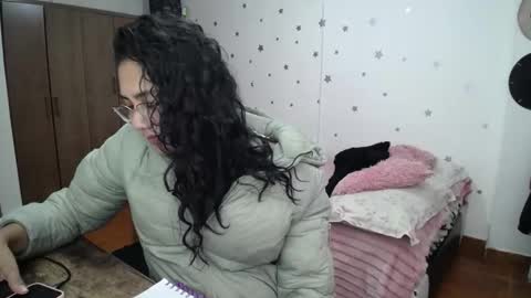 Snapshot of thaliacooper chatting on 12.22.25 online show from 12.22.25