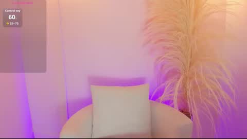 Snapshot of thaliafox_ chatting on 10.06.25  Thalia online show from 10.06.25