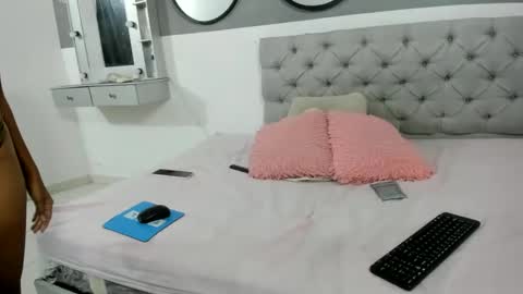 Snapshot of thaliana_evanss chatting on 11.12.25 thaliana_evanss online show from 11.12.25